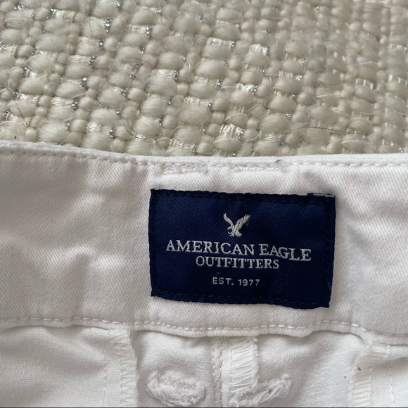 American Eagle White Hi- Rise Shortie Stretch Shorts Size 4 - Picture 3 of 6